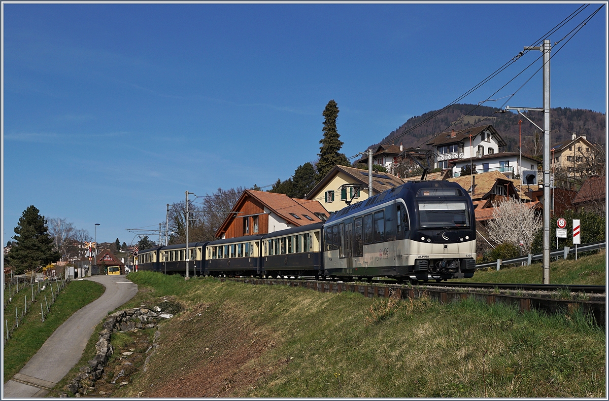 Der MOB Alpina ABe 4/4 93.01 und ein weiterer sind bei Planchamp mit dem MOB Belle Epoque Zug von Zweisimmen nach Montreux unterwegs. 

16. März 2020