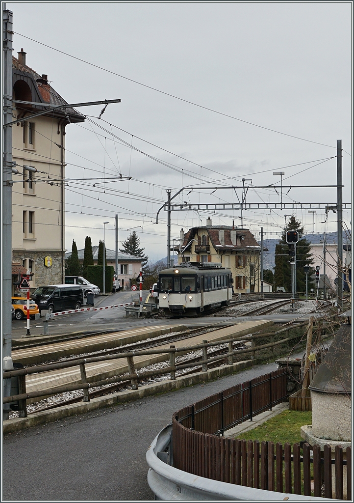 Der MOB Be 4/4 1006 (ex Bipperlisi) erreicht als Regionalzug 2332 Chernex. 
4. Feb. 2016