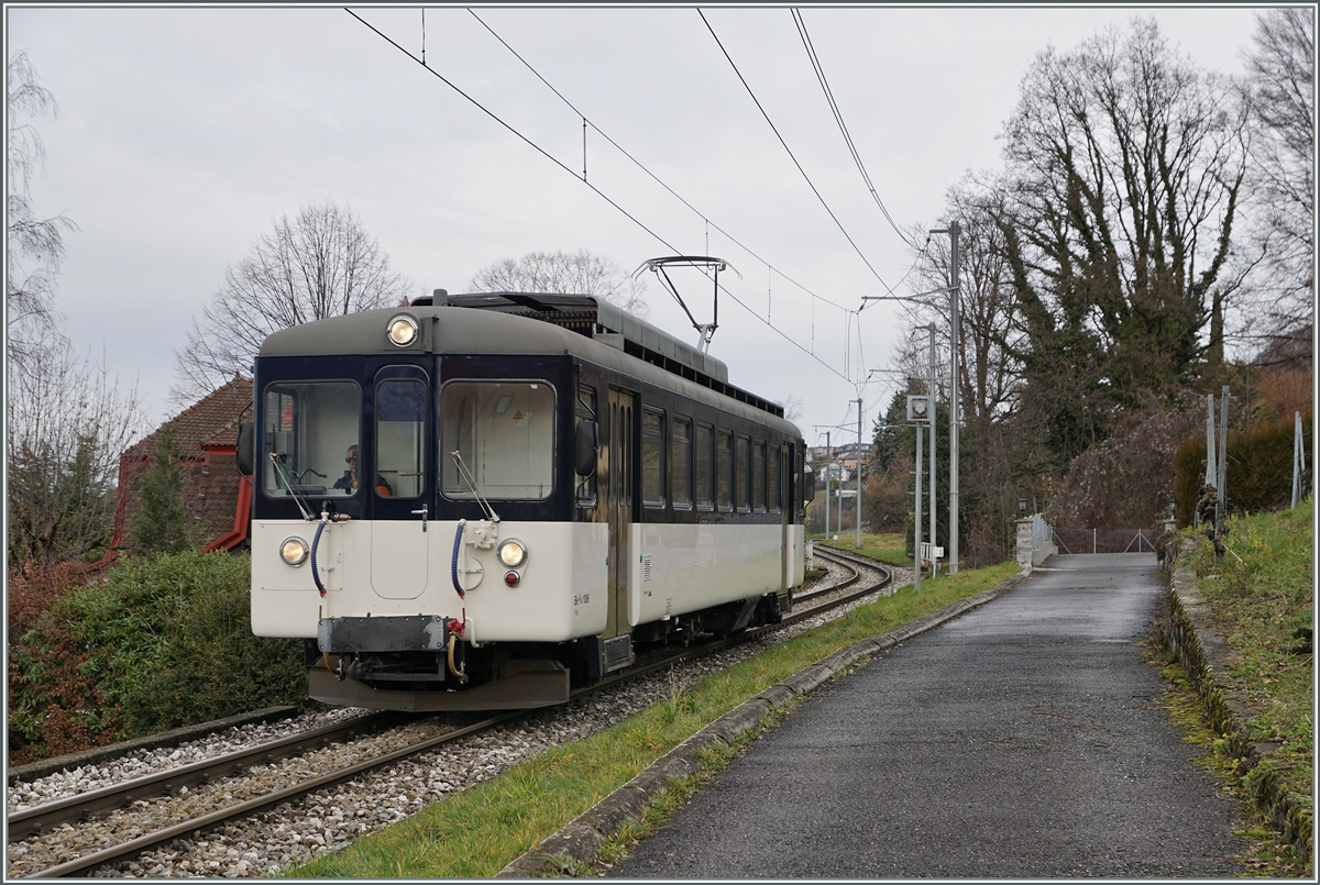 Der MOB Be 4/4 1006 (ex Bipperlisi) als Regionalzug 2323 bei Planchamp. 
4. Feb. 2016