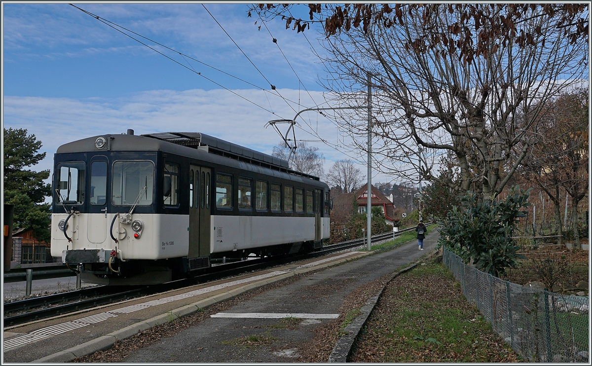 Der MOB Be 4/4 1006 (ex Bipperlisi) ist als Regionalzug 2330 auf der Fahrt von Montreux nach Fontanivent zeigt sich beim Halt in Planchamp.

23. Nov. 2020