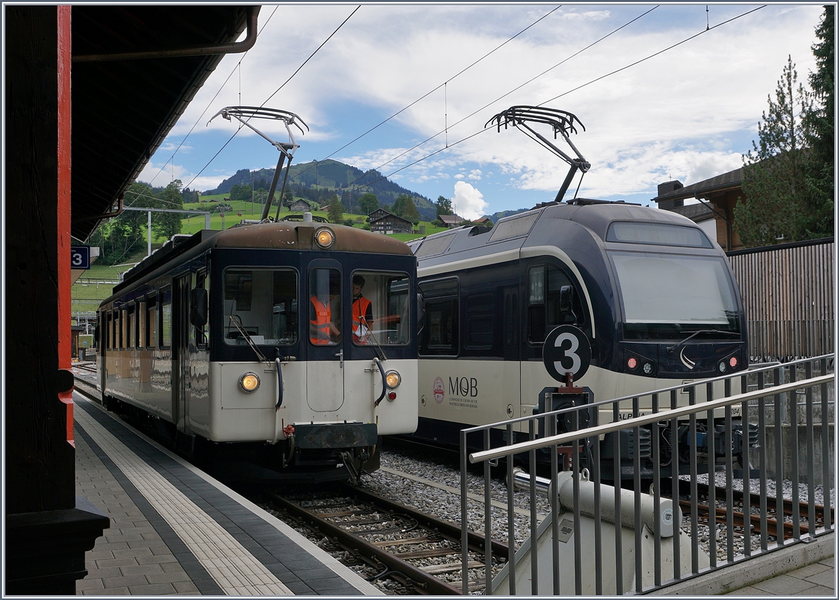 Der MOB Be 4/4 1007  ex Bipperlisi  bei einer Instruktionsfahrt (?) in Zweisimmen. 

19. August 2020