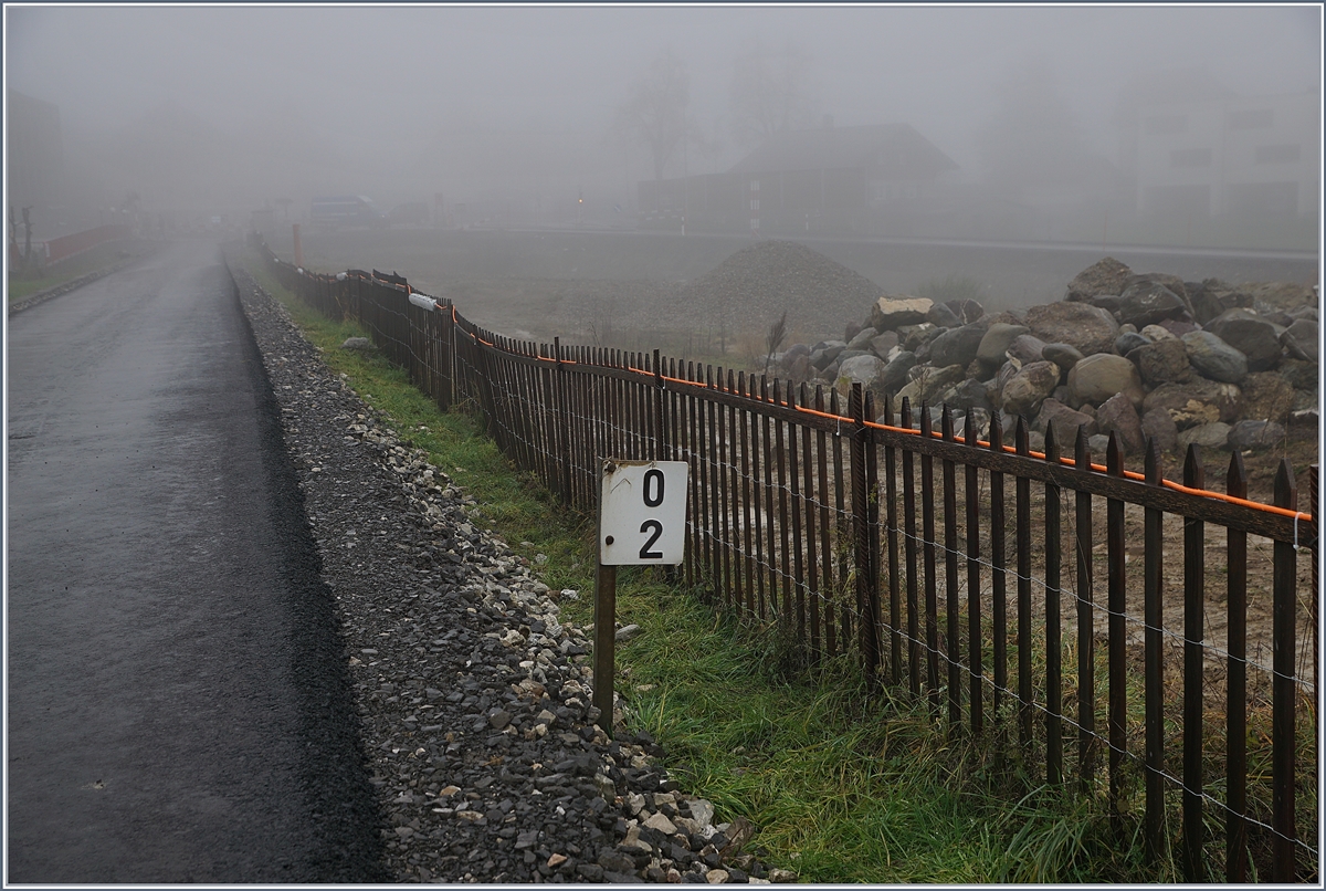 Der neue Bahnhof von Châtel St-Denis liegt ein paar hundert Meter ausserhalb von Châtel St-Denis weshabl die alte Streckenführung vom alten Bahnhof in Richtung Bulle nun vorübergehend auf einigen hundert Meter als Verbindungsweg zum neune Bahnhof genutzt wird.

1. Dez. 2019