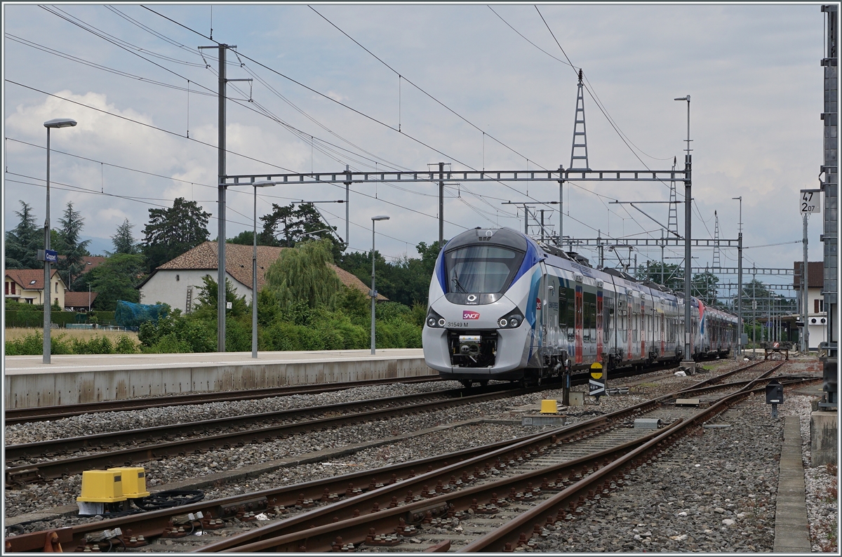 Der  neuen , eher wenig attraktiven SNCF Léman Express Farben gehaltene Z 31 549 und ein weiterer Coradia Polyvalent régional tricourant sind in Coppet abgefahren.

28. Juni 2021

