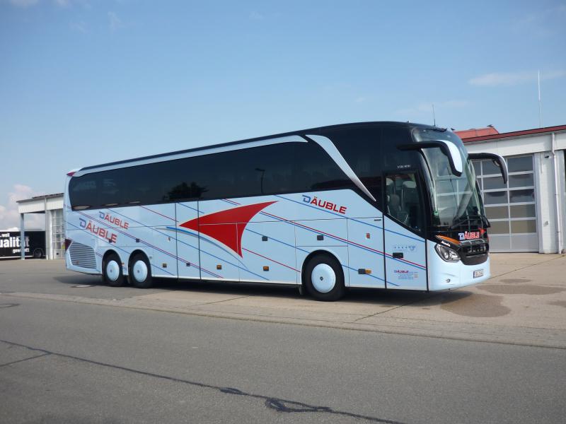 Der neuste Setra S 516 HDH der Fa. D�uble aus Deckenpfronn auf dem Betriebshof.