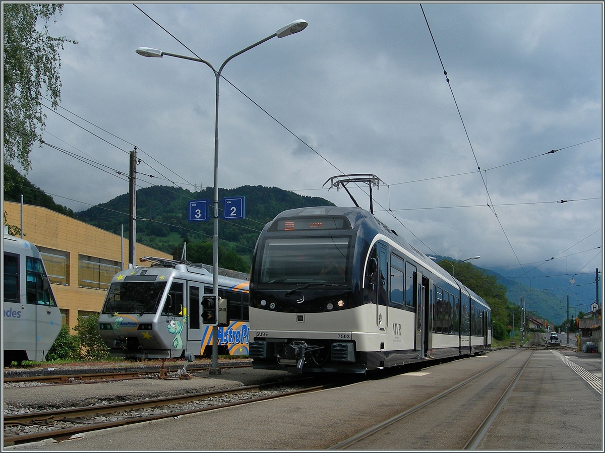Der noch namenlose SURF ABeh 2/6 7503 ist in Blonay eingetroffen und wird für die Rückfahrt nach Vevey vorbereiet.
1. Juni 2016