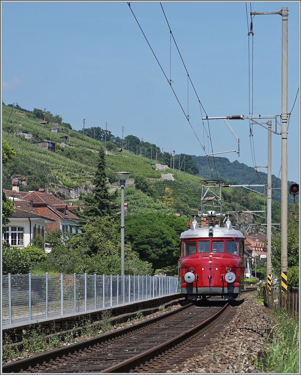 Der OeBB RCe 2/4 N° 607 ist in Ligerz auf der Fahrt nach Balsthal und konnte hier beim ehemaligen Bahnhof verewigt werden wobei das mit dem PC entfernte Schlusssignal das Bild nicht sogleich als Nachschuss verrät. 

19. Juni 2025 