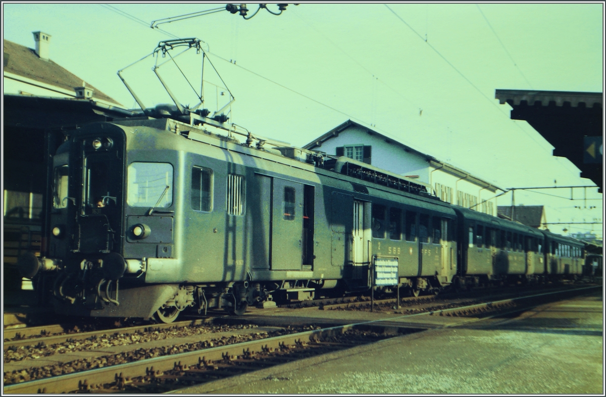 Der SBB BDe 4/4 1631 wartet mit einem Regionalzug nach Aarau in Zofingen au die Abfahrt.

3. März 1985