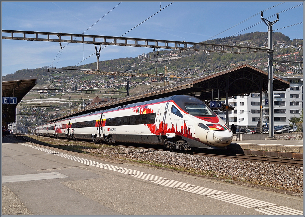 Der SBB ETR 610 RABE 505 022-7 Johann Wolfgang von Goethe bei der Durchfahrt in Vevey.
20. April 2018