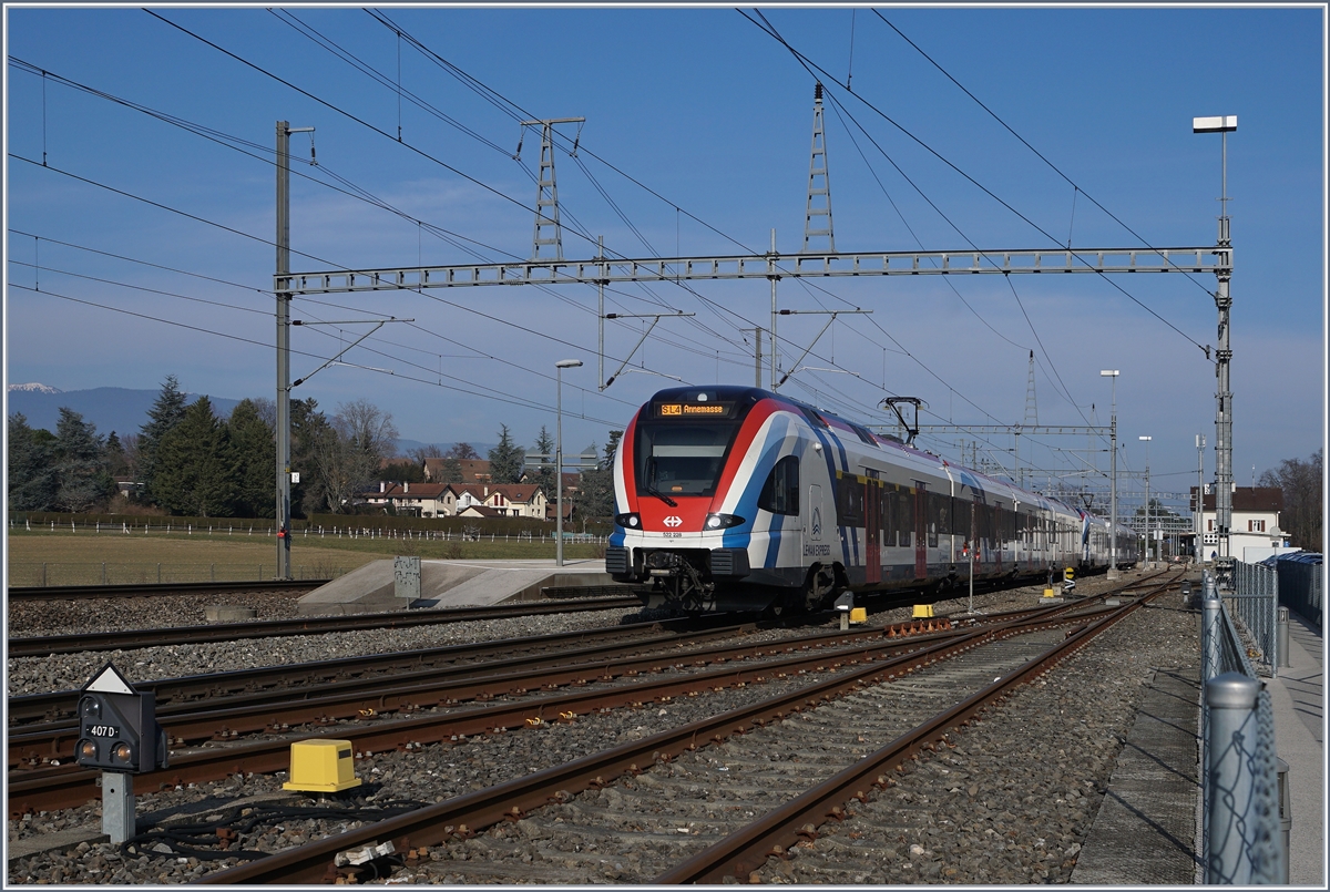 Der SBB RABe 522 228 und ein weiterer RABe 522 verlasen Coppet als SL 4 in Richtung Annemasse.

21. Jan. 2020