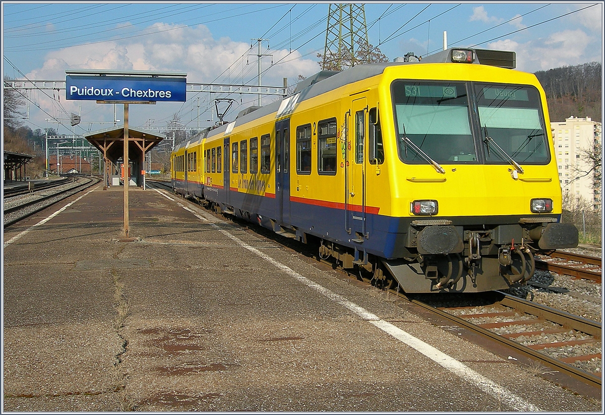 Der SBB RABe 560 mit Bt als  Train des Vignes  in Puidoux-Chexbres.
28. März 2007