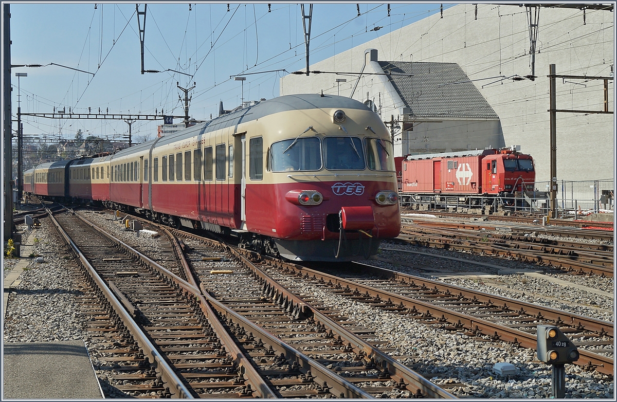 Der SBB RAe TEE II 1053 verlässt Lausanne; schön wars gewesen, wieder einmal einen TEE in Lausanne zu erleben

31. März 2019