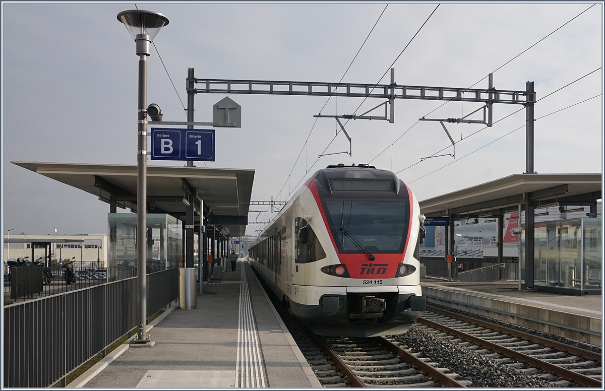 Der SBB TILO RABe 524 115 ist als S 50 von Varese in Stabio eingetroffen.
16. Jan. 2018
