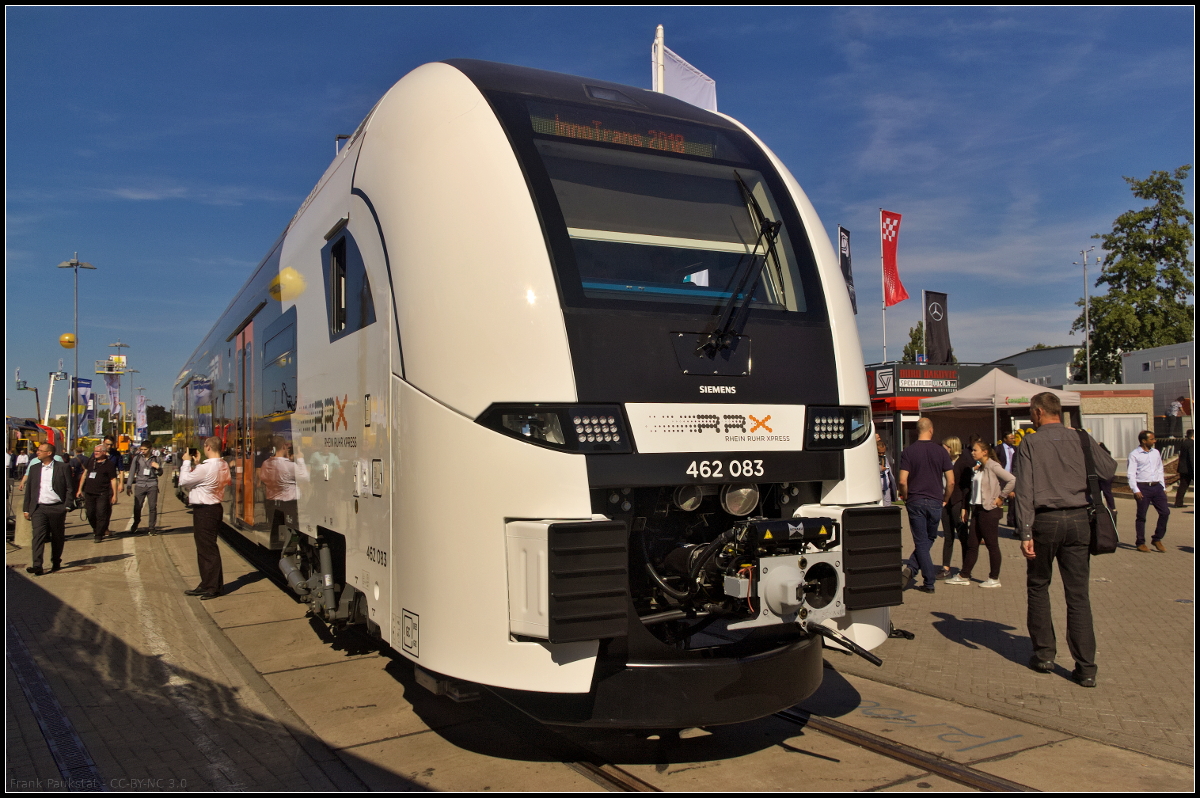 Der Siemens Desiro HC wird als einstöckiger und doppelstöckiger Triebzug angeboten und kann so an die Gegebenheiten angepasst werden. Auf der InnoTrans 2018 wurde der Doppelstocktriebzug für den Einsatz als Rhein-Ruhr-Express (RRX) vorgestellt. Insgesamt sollen 82 Züge mit jeweils 400 Plätzen angeschafft werden um die bis jetzt 7 Linien im Gebiet abdecken zu können. Gefahren soll mit zwei Zugteilen, so das 800 Plätze zur Verfügung stehen. Betrieben werden die Linien von Abellio Rail NRW und National Express.