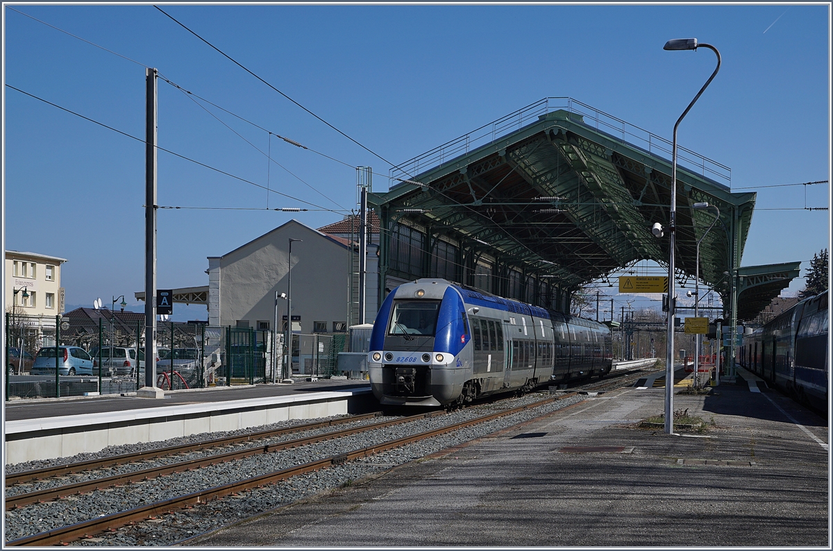 Der SNCF 82607/607 verlässt Evian als TER 84774. 

23. März 2019