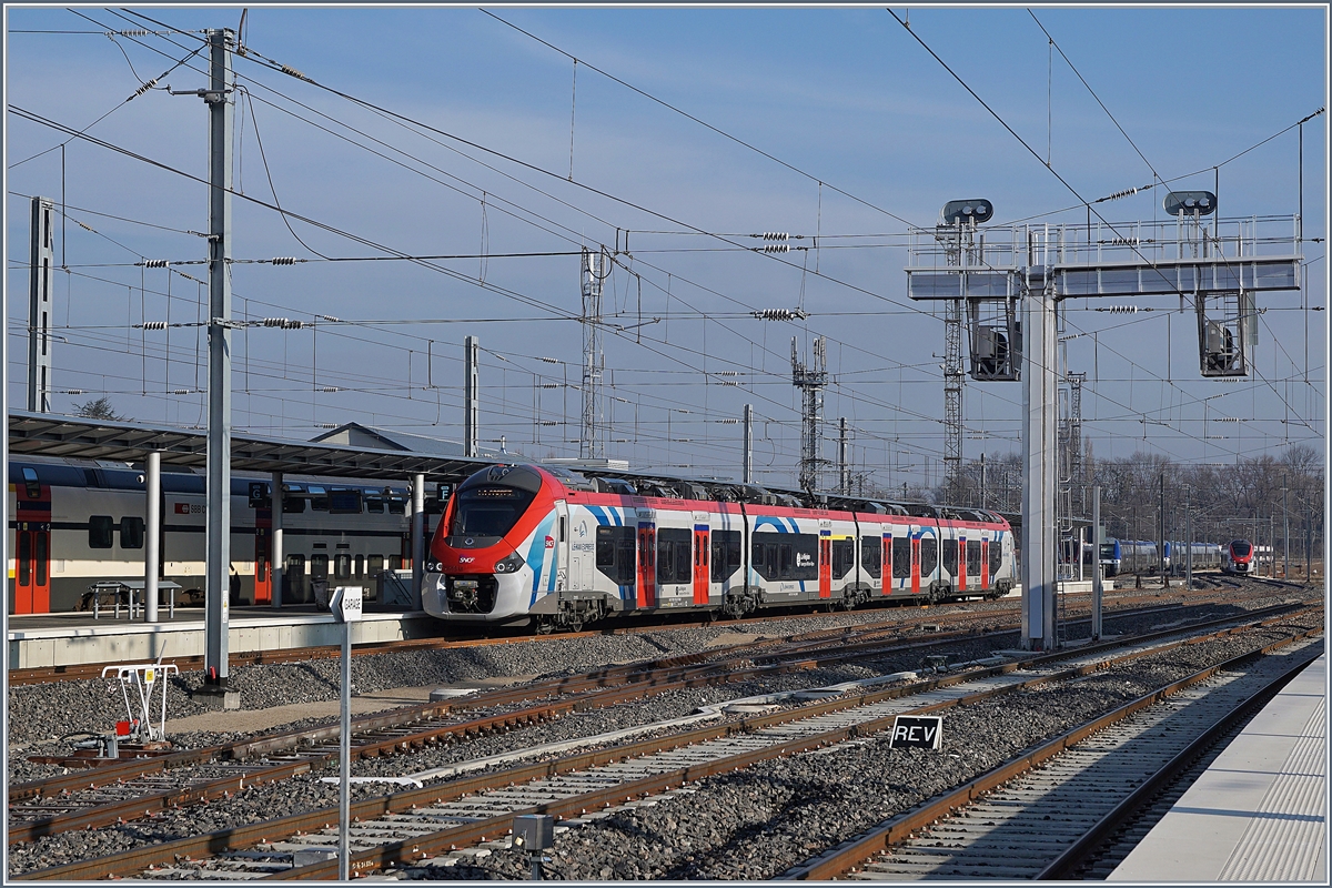 Der SNCF Léman Express Z 31515 wartet in Annemasse auf die Abfahrt nach Coppet.

21. Jan. 2020