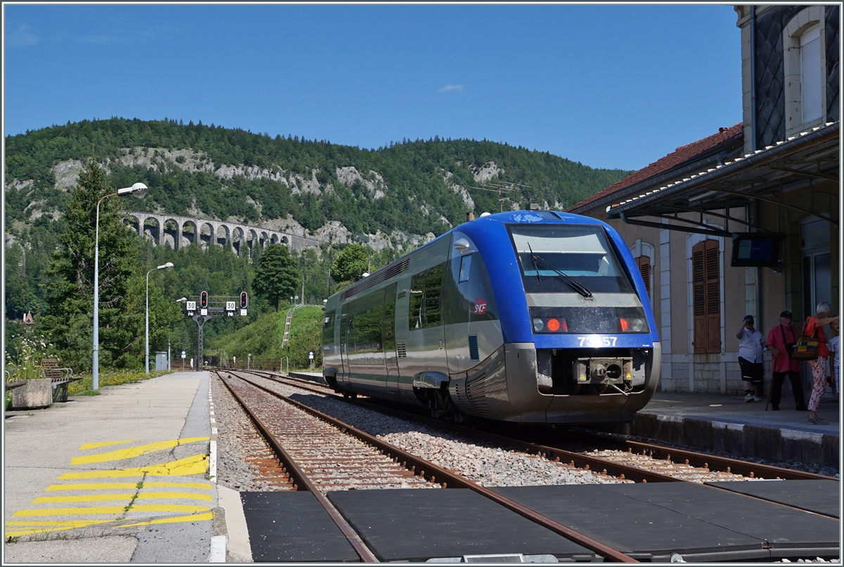 Der SNCF X 73657 ist als als TER 895511 von Dole nach St-Claude unterwegs und nun in Morez angekommen. Obwohl recht viele Fahrgäste aussteigen ist der Triebwagen immer noch recht gut besetzt. Schade, verkehren hier nur drei Zugspaare.

10. August 2021