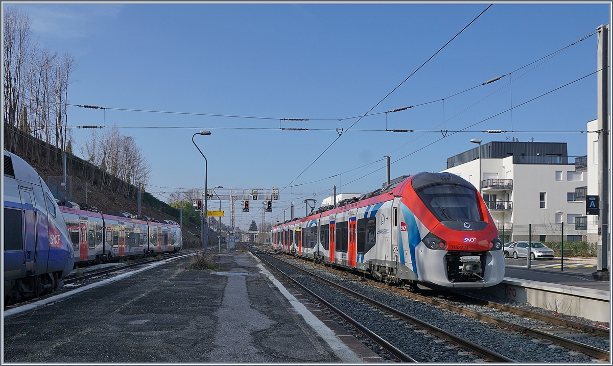 Der SNCF Z 31 527 M und ein weiterer verlassen Evain les Bains in Richtung Annemasse mit dem Ziel Coppet. 

8. Feb. 2020