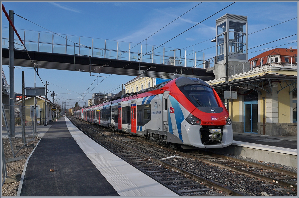 Der SNCF Z 31517 M und ein weiterer als Léman Express von Evian nach Coppet bei der Ankunft in Thonon les Bains.

8. Februar 2020