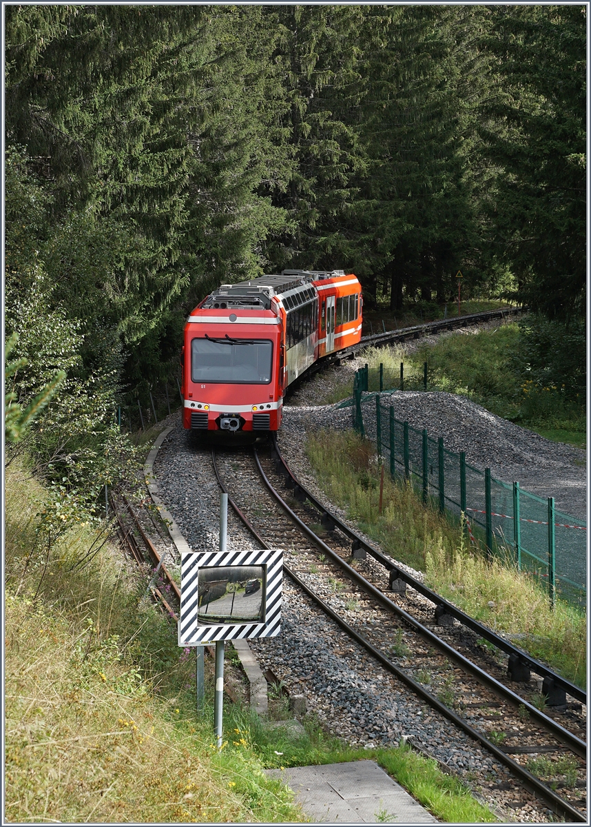 Der SNCF Z 850 52 ((94 87 0001 852-6 F-SNCF) hat an der Bedarfshaltestelle von La Joux nicht halten müssen und fährt nun als TER 18905 weiter in Richtung Vallorcine.

25. August 2020