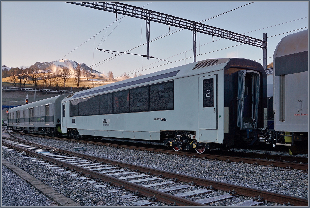 Der Spurwechselwagen der MOB in einem Testzug, abgestellt in Zweisimmen. 

12. Jan. 2020