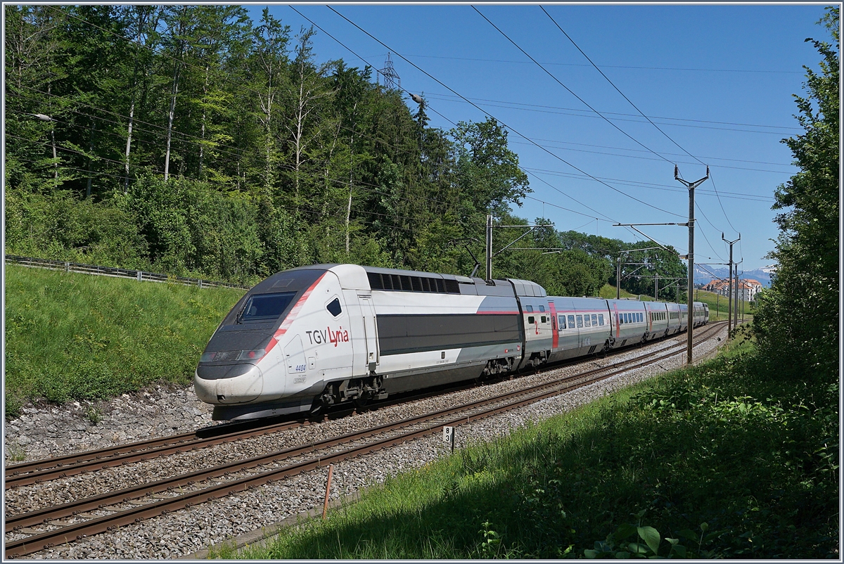 Der TGV Lyria 4404 von Paris Gare de Lyon nach Lausanne kurz vor seinem Ziel bei Bussigny.

8. Juni 2019