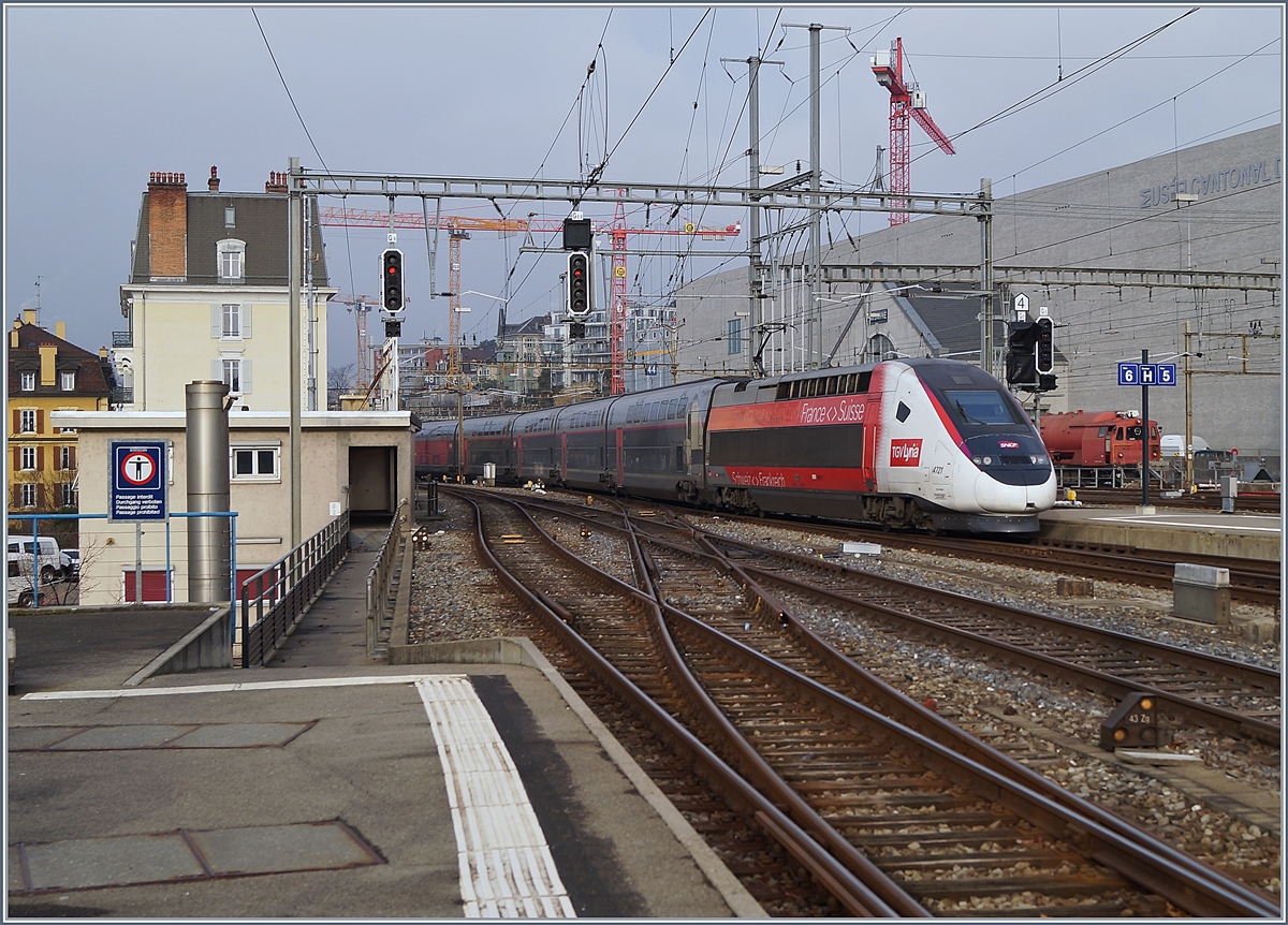 Der TGV Lyria 4721 verlässt Lausanne in Richtung Paris.

25. Jan. 2020