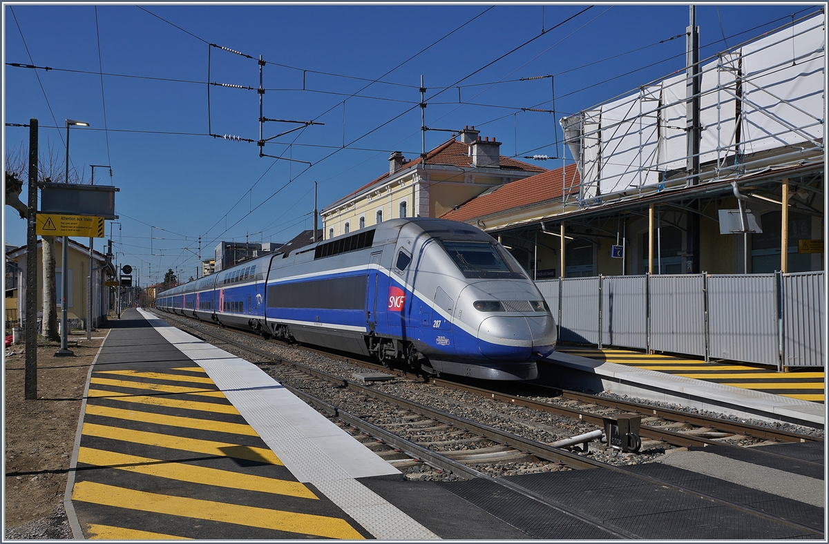 Der TGV "Paris-Alpes" 6501, geführt vom SNCF Triebzug 287, ist von