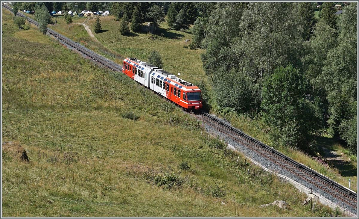 Der TMR BDeh 4/8 21 ist als SNCF TER von St-Gervais nach Vallorcine unterwegs und erreicht in wenigen Minuten sein Ziel. 

1. August 2022