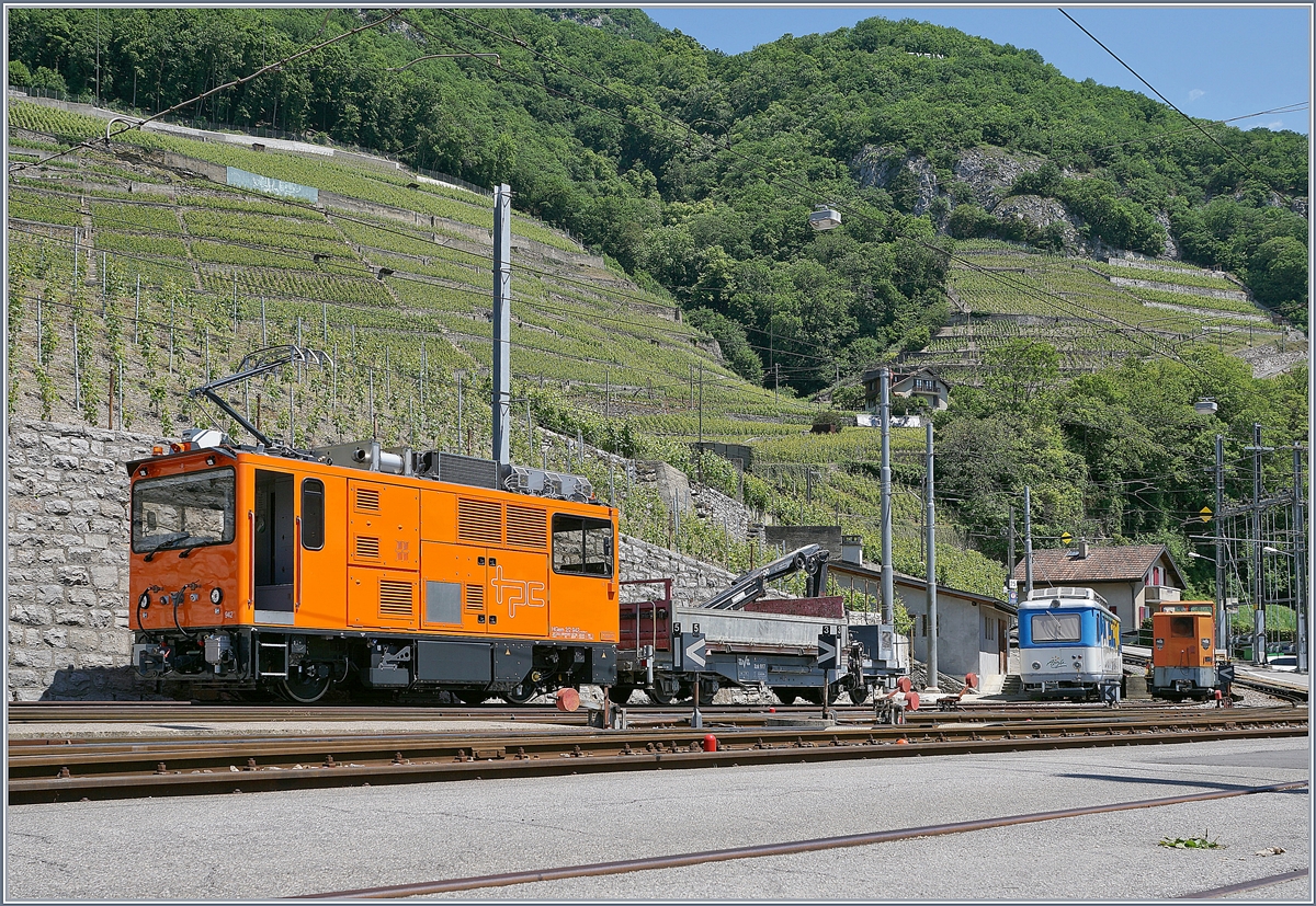 der TPC HGem 2/2 942 wartet in Aigle Dépôt A-L auf die Streckenfreigabe (Gegenzug) um Bergwärts fahren dürfen. 

29. Mai 2020