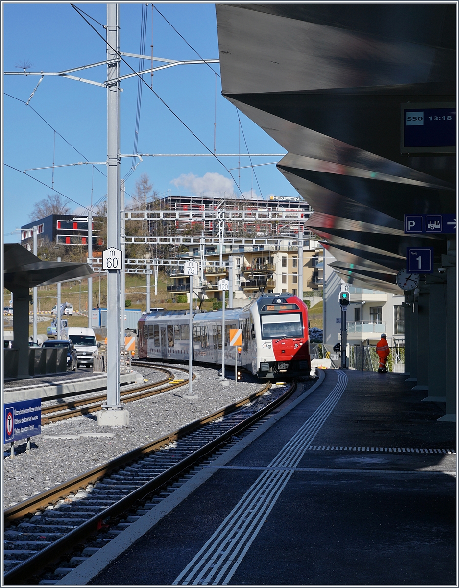 Der TPF Be 2/4 - B - ABe 2/4 101 verlässt Châtel St-Denis in Richtung Bulle.

5. Feb. 2020