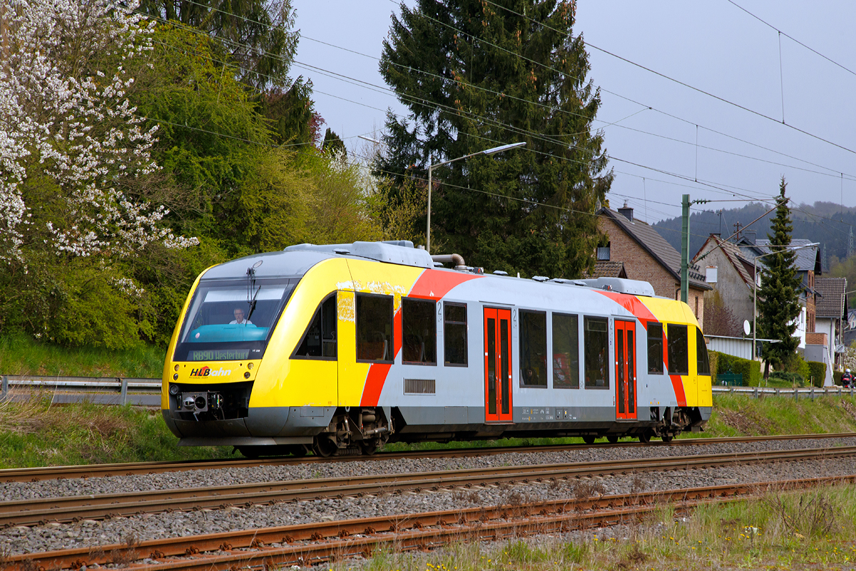 
Der VT 208 (95 80 0640 108-6 D-HLB), ein Alstom Coradia LINT 27 der HLB, ex vectus VT 208, fährt am 24.04.2016 ,als RB 90  Westerwald-Sieg-Bahn  die Verbindung Siegen - Betzdorf/Sieg - Au/Sieg - Altenkirchen - Westerburg, und erreicht gleich den Hp Brachbach/Sieg.