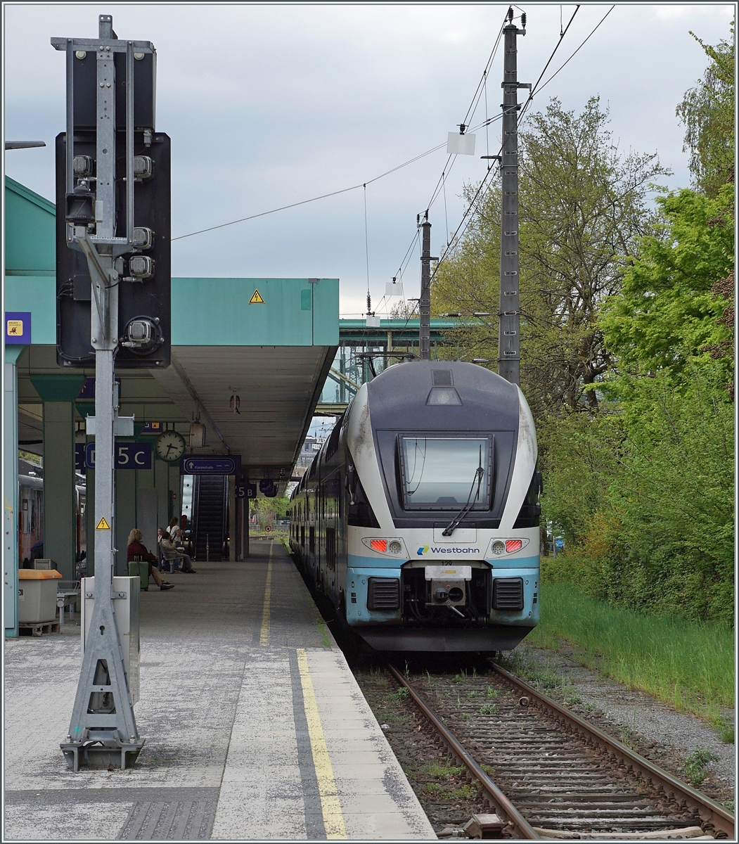 Der Westbahn ET 4010 029 (629/129) ist als WB 979 in Bregenz angekommen. Der KISS ist auf dem langen Weg von Lindau Insel (ab 15:20) nach Wien Westbhanhof (an 22:52).

19. April 2026 