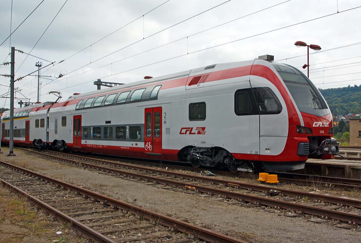 
Detailansicht von CFL 2306, ein dreiteiliger Elektrischer Doppelstocktriebzug Stadler KISS, am 14.09.2014 im Bahnhof Wasserbillig.