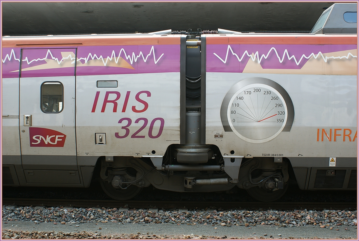 Detailansicht des SNCF Infra-TGV  IRIS .
Mulhouse, den 22. Mai 2012