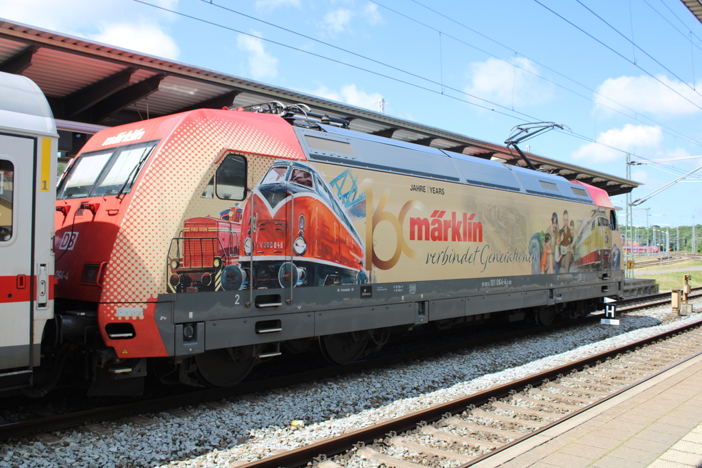 Die 101 064  160 Jahre Märklin  stand am 21.06.2020 im Rostocker Hbf. 