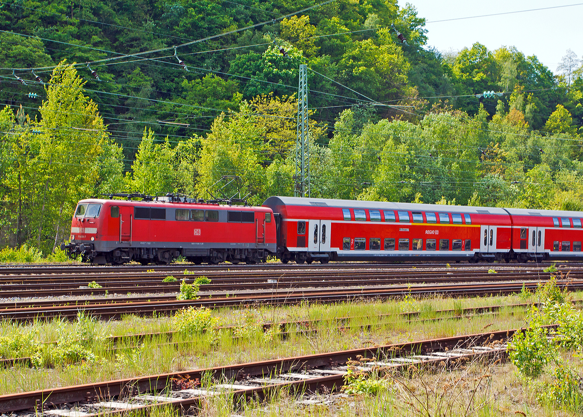 
Die  111 009-7 (91 80 6111 009-7 D-DB) der DB Regio NRW  mit RE 9 (rsx - Rhein-Sieg-Express) Aachen- Köln - Siegen am 17.05.2012 kurz vor dem Bahnhof Betzdorf/Sieg.