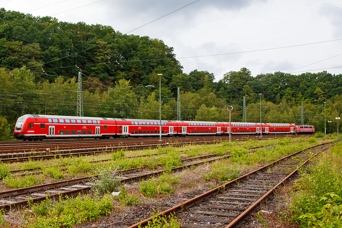
Die 111 112-9 (91 80 6111 112-9 D-D der DB Regio NRW erreicht am 31.08.2020 bald, mit dem RE 9  (rsx - Rhein-Sieg-Express) Aachen - Kln - Siegen, den Bf Brtzdorf (Sieg).