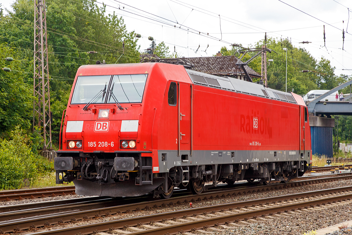 
Die 185 208-6 (91 80 6185 208-6 D-DB) der DB Schenker Rail Deutschland AG fährt am 08.08.2015 als Lz (solo) von Kreuztal in Richtung Hagen.