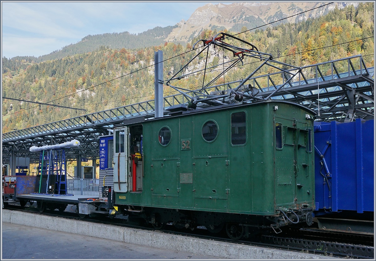 Die 1908 SLM (Mechanik) und Alioth (elektrischer Tail) gebaute He 2/2 52 der WAB wird noch immer im Rangierdienst in Lauterbrunnen gebraucht. 

12. Okt. 2018