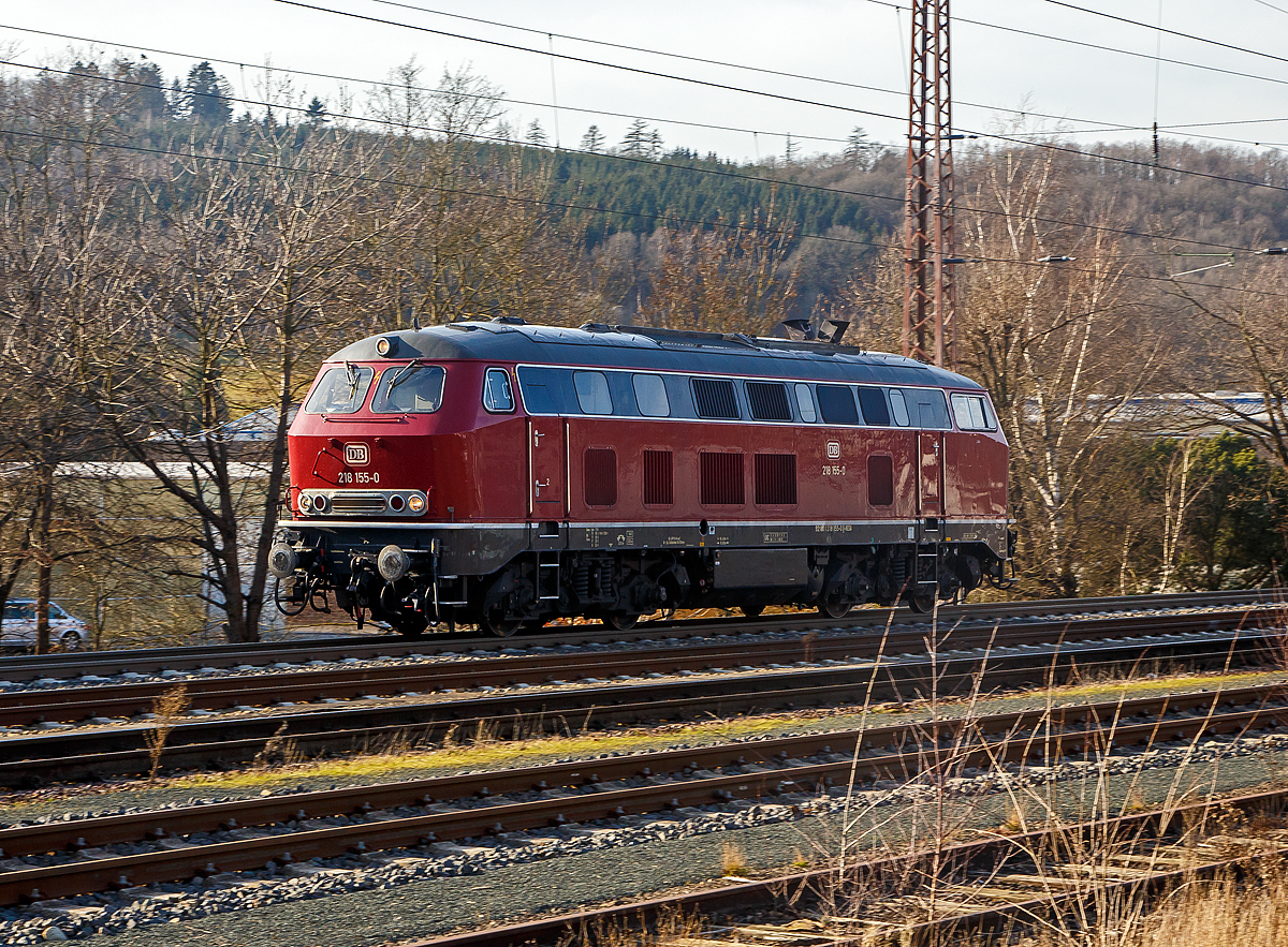 Die 218 155-0 (92 80 1218 155-0 D-NESA) der NeSA Eisenbahn-Betriebsgesellschaft Neckar-Schwarzwald-Alb mbH, ex DB 218 155-0, fährt am 20.02.2021 als Lz durch Siegen (Kaan-Marienborn) in Richtung Dillenburg. 

Die V 164 wurde 1971 von der Krauss-Maffei AG in München-Allach unter der Fabriknummer 19531 gebaut und an die Deutsche Bundesbahn geliefert. Im Jahr 2017 wurde sie bei der DB AG ausgemustert und an die NeSA verkauft.