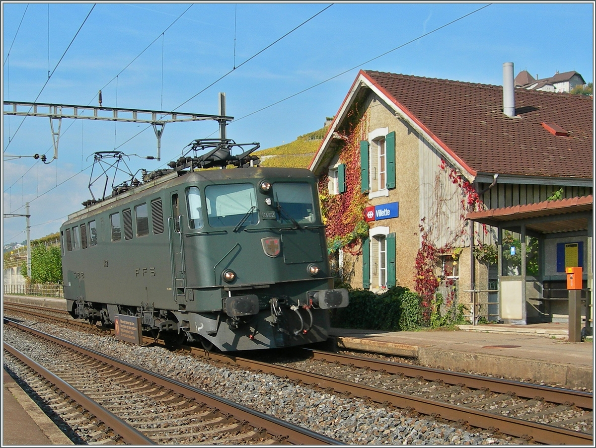 Die Ae 6/6 11462 bei Villette (VD).
17. Okt. 2007 