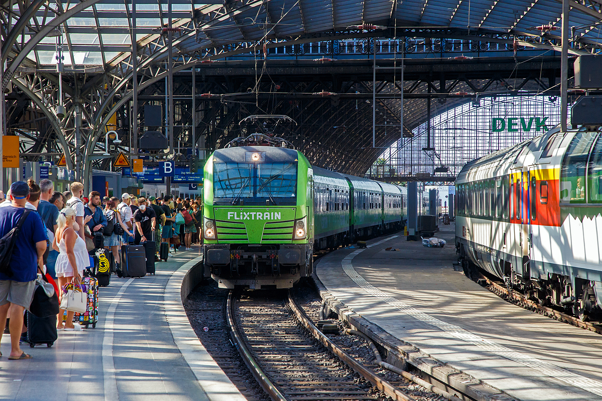 Die an die IGE - Internationale Gesellschaft fr Eisenbahnverkehr fr FlixTrain vermietete Siemens Vectron AC 193 604-6 / X4 E – 604 (91 80 6193 604-6 D-DISPO) der MRCE Dispolok GmbH (Mnchen) erreicht am 12.08.2022 mit einem FlixTrain den Hauptbahnhof Kln.

Die Vectron AC wurde 2015 von Siemens Mobilitiy in Mnchen-Allach unter der Fabriknummer 21957 gebaut. Diese Vectron Lokomotive ist als AC – Lokomotive (Wechselstrom-Variante) mit 6.400 kW konzipiert und fr eine Hchstgeschwindigkeit von 200 km/h zugelassen fr Deutschland und sterreich. Seit Mai 2021 fhrt die IGE bzw. Internationale Gesellschaft fr Eisenbahnverkehr IGE GmbH & Co. KG als Eisenbahnverkehrsunternehmen (EVU) den Verkehr der FlixTrain Verbindungen durch.
