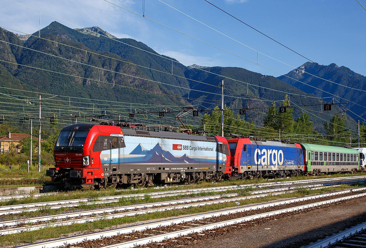 Die an die SBB Cargo International AG vermietete Vectron 193 478-5  Gottardo  (91 80 6193 478-5 D-SIEAG) der LokRoll AG erreicht am 02.08.2019 mit der kalten SBB Cargo Re 484 017-9 / E 484.017 SR (91 85 4484 017-9 CH-SBBC) und einem RAlpin-ROLA-Zug aus Novara den Rbf Domodossola. 

Die Siemens Vectron MS (193 478) wurde 2018 von Siemens Mobilitiy in Mnchen-Allach unter der Fabriknummer 22323 gebaut. Die Vectron AC hat eine Leistung von 6,4 MW und ist Zugelassen in Deutschland, sterreich, Schweiz und Italien. 

Unter Einbindung des Infrastrukturfonds von der Reichmuth Infrastruktur Schweiz AG hat die LokRoll AG (Luzern) bei Siemens 18 Mehrsystem-Lokomotiven des Typs Vectron gekauft. Sie sind fr den grenzberschreitenden Verkehr auf dem Korridor Deutschland, sterreich, Schweiz und nach Italien vorgesehen. Zustzlich zu den nationalen Zugsicherungssystemen sind alle Lokomotiven mit dem europischen Zugsicherungssystem ETCS ausgestattet. Die Loks verfgen ber eine maximale Leistung von 6.400 KW und eine Hchstgeschwindigkeit von 160 km/h. LokRoll hat die Lokomotiven fr 15 Jahre an die SBB Cargo International verleast, eingestellt sind sie in Deutschland durch die Siemens Mobility (Mnchen), Eigentmer ist jedoch LokRoll AG (Luzern). SBB Cargo International gehrt zu 75% der SBB-Gterverkehrstochter SBB Cargo und zu 25% der Hupac AG, die im kombinierten Verkehr Strae-Schiene aktiv ist.