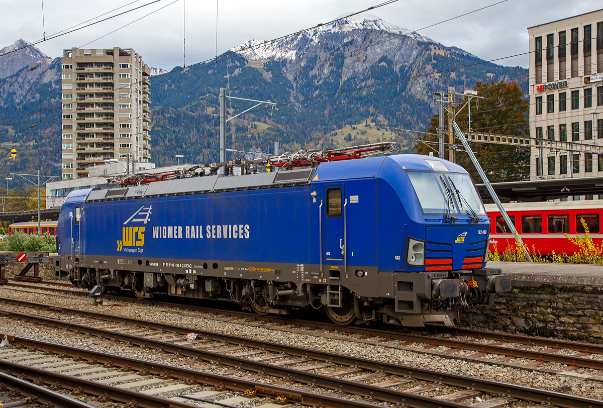 Die an die WRS Widmer Rail Services AG vermietete Siemens Vectron MS 193 493-4 (91 80 6193 493-4D-SIEAG) ist am 04.11.2019 im Bahnhof Landquart abgestellt.

Die SIEMENS Vectron MS wurde 2018 von der Siemens Mobilitiy in Mnchen-Allach unter der Fabriknummer 22301gebaut. Sie hat die Zulassungen fr Deutschland, sterreich, Schweiz, Italien und die Niederlande. Die Lok ist Eigentum der HUPAC Intermodal SA (Chiasso), ist aber durch Siemens in Deutschland eingestellt und an die WRS vermietet.
