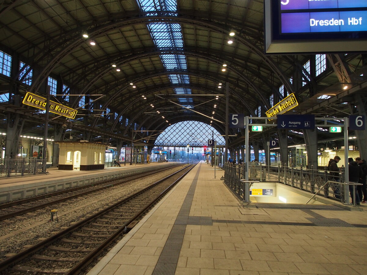 Die Bahnhofshalle von Dresden Neustadt am 18.04.2015.