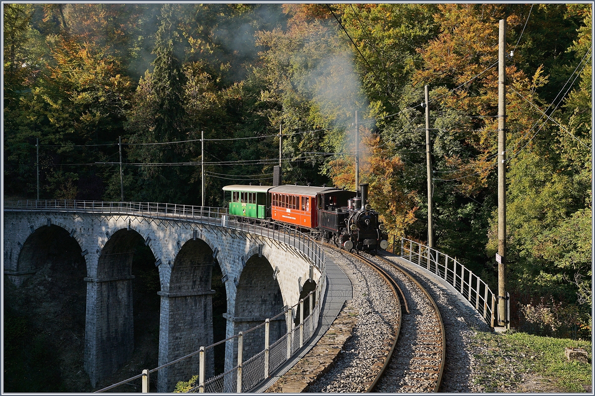 Die BAM / JS G 3/3 N° 6 mit einem kurzen Zug auf dem Baie de Clarens Viadukt auf der Fahrt Richtung Chaulin.
14. Okt. 2018