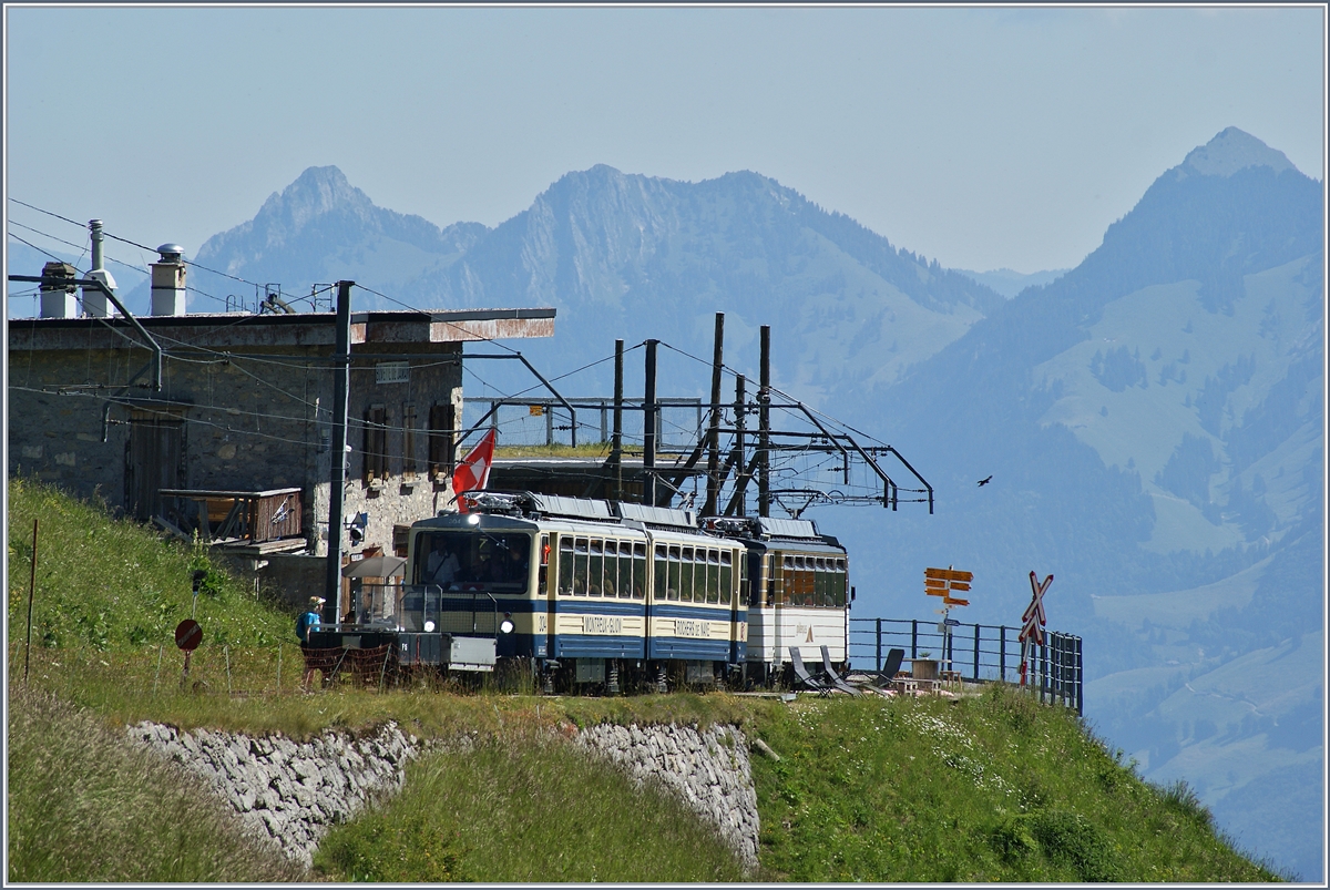 Die beiden Bhe 4/8 304 und 305 in Jaman.
1. Juli 2018