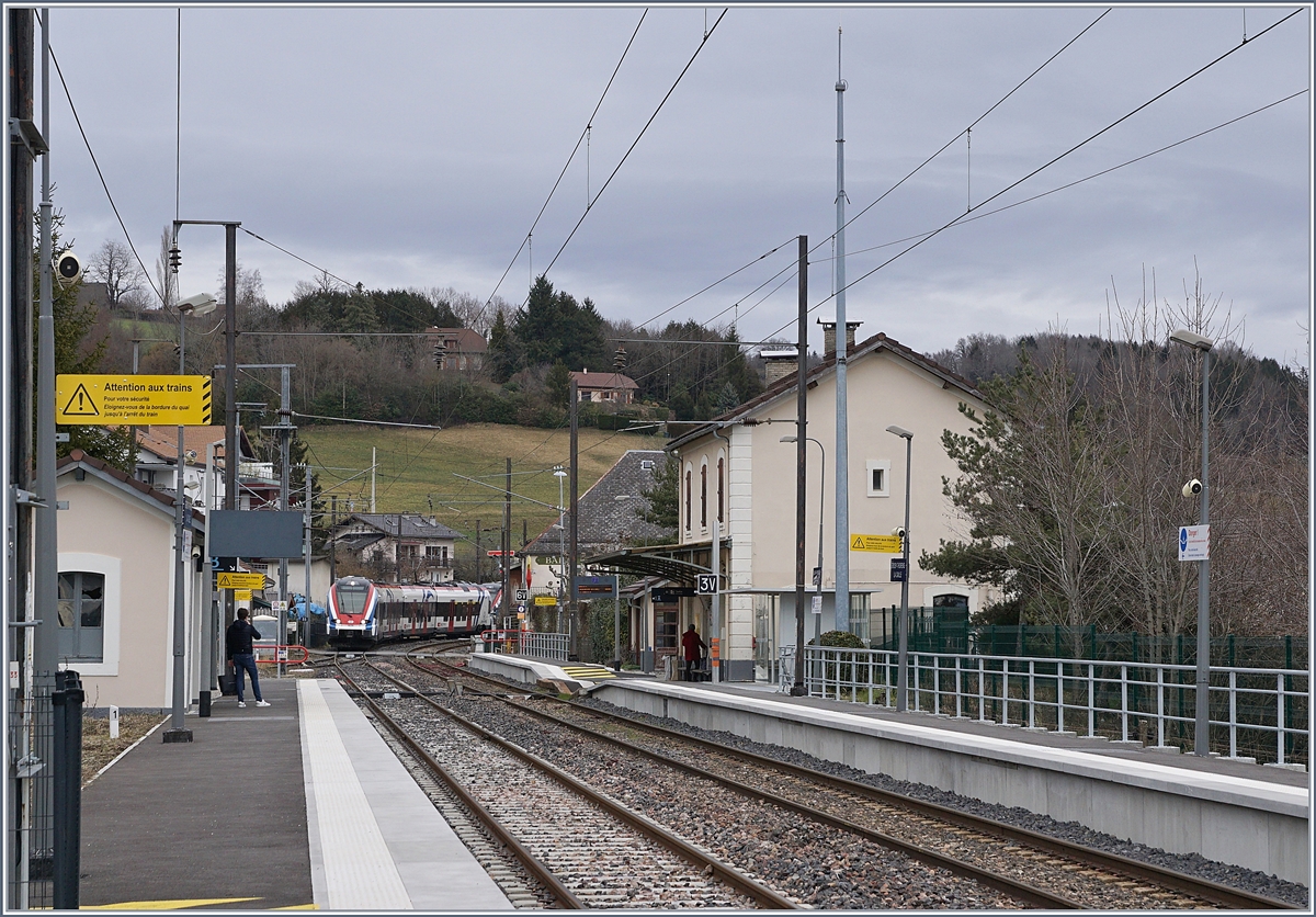 Die beiden SBB LEX RABe 522 232 und 522 223 erreichen als SL2 23416 von Coppet nach Annecy den Bahnhof Groisy-Thorens-la-Caille.

13. Februar 2020