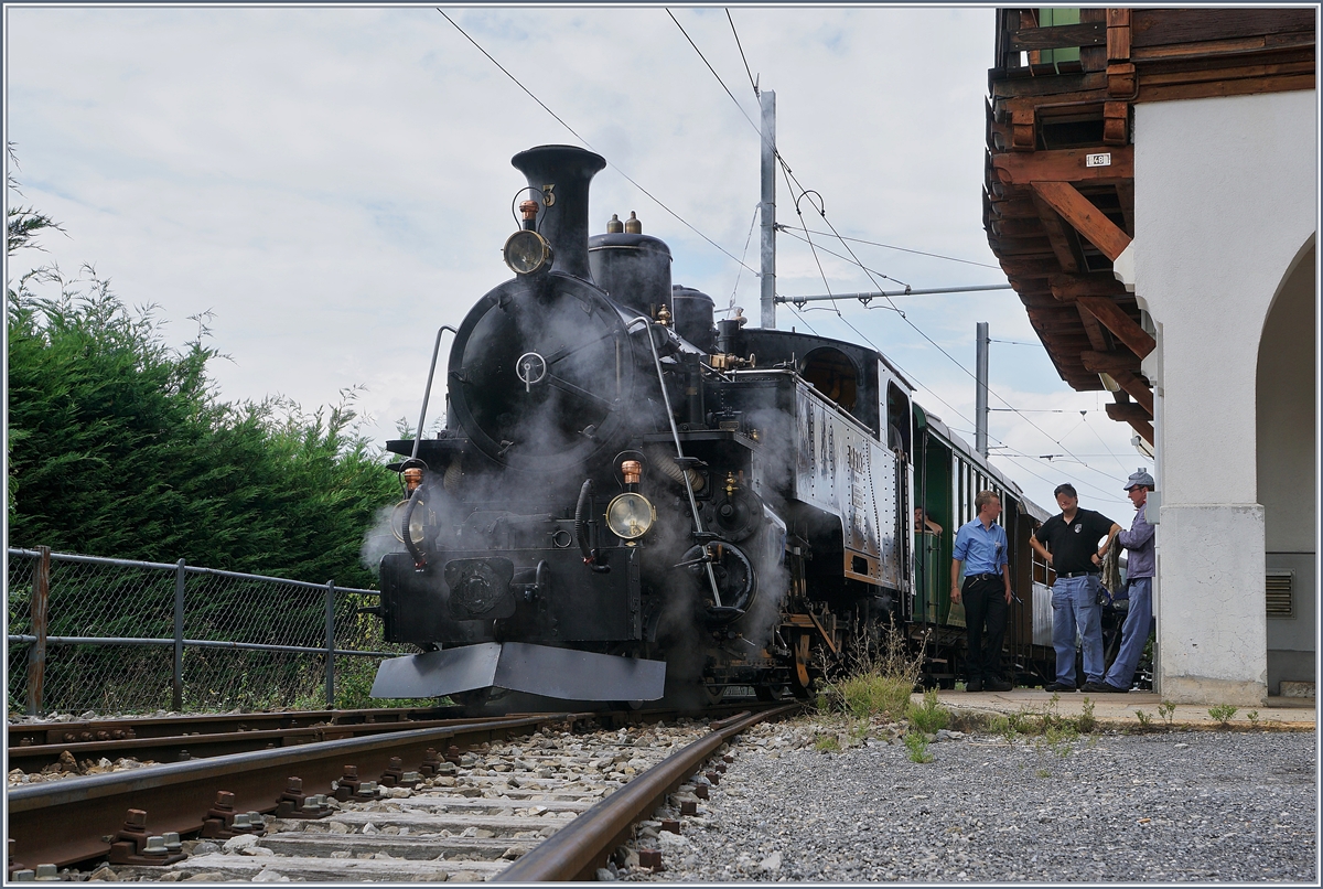 Die Blonay-Chamby BFD HG 3/4 N° 3 ist von Blonay kommend in Chamby eingetroffen und wird nun ihren Zug nach Chaulin zurück schieben.

1. Sept. 2019