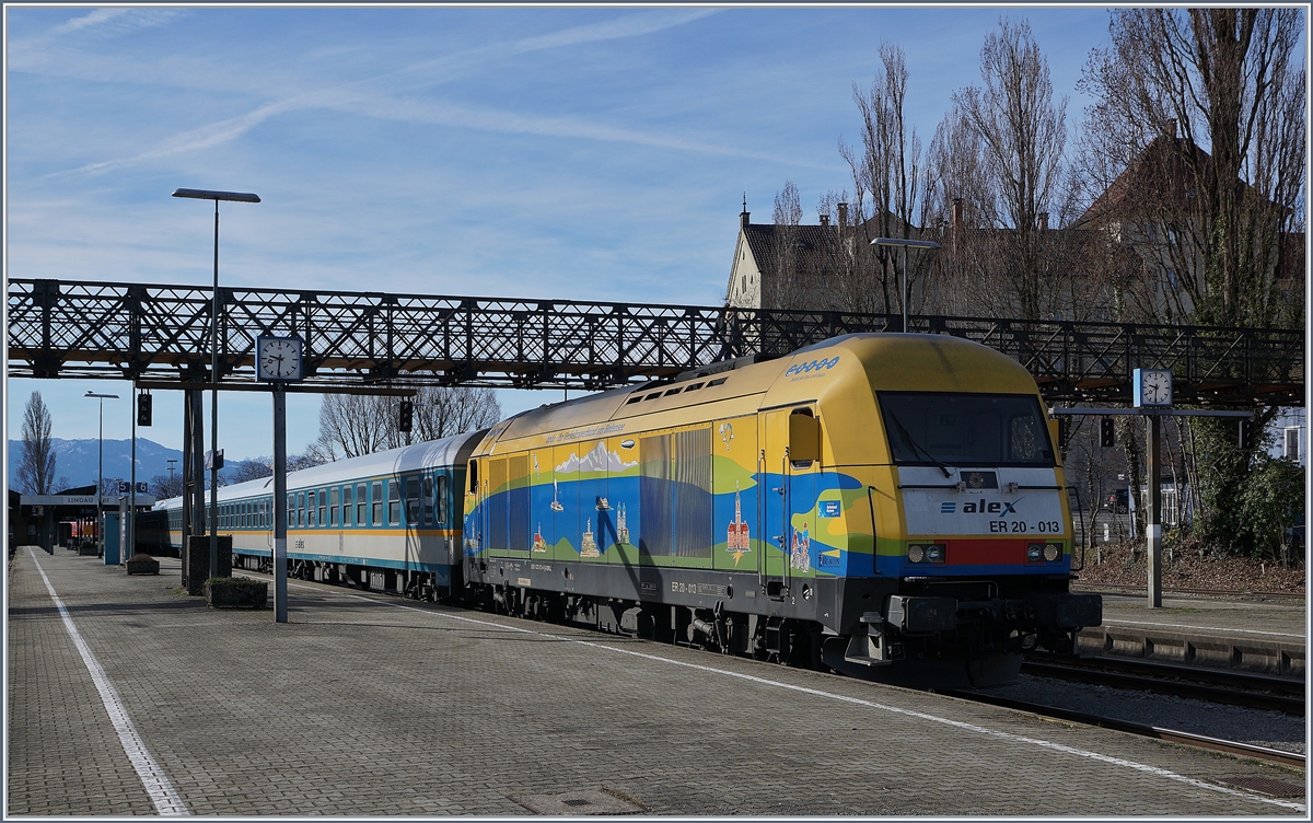 Die  BoDo  ER 20-013 (V 223) wartet in Lindau mit einem Alex auf die Abfahrt nach München. 

17. März 2019